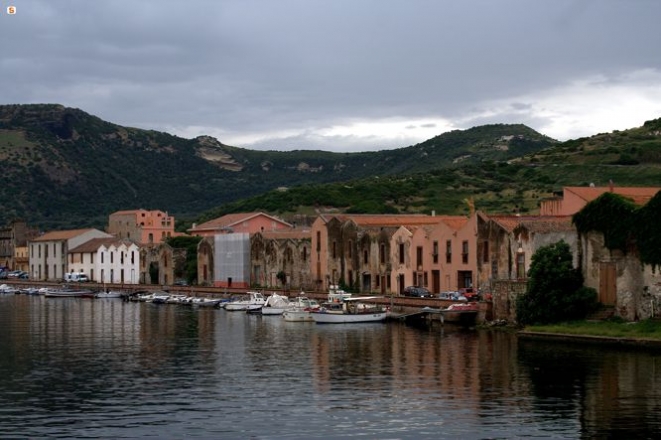  Bosa: il fiume Temo e le ex concerie - Foto di C. Garau - http://www.sardegnadigitallibrary.it/