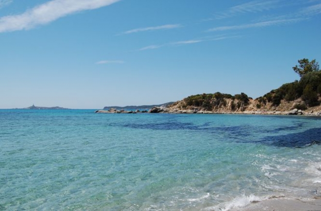 L'Isola dei Cavoli vista dalla spiaggia di Campus - Foto di P. Angelotti